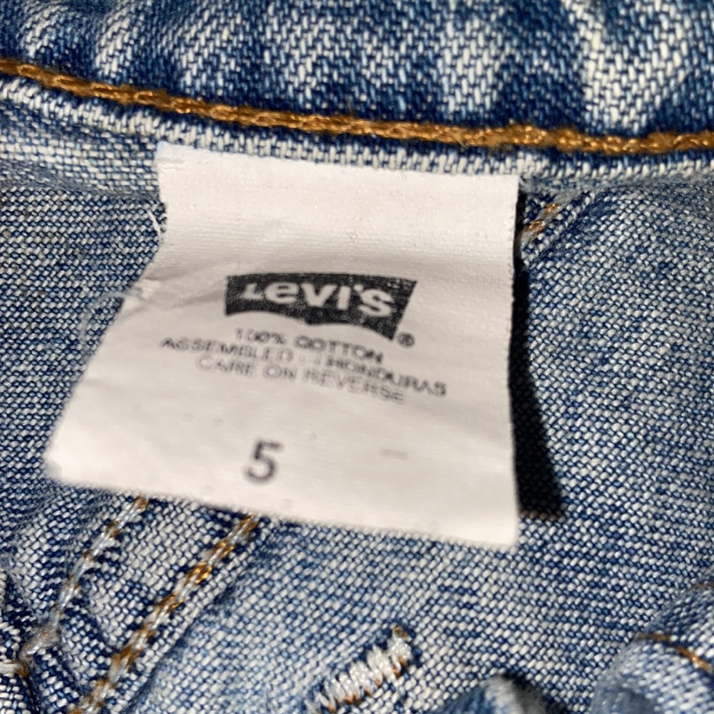 🌸🌸LEVIS SHORTS 🌸🌸 - Picture 9 of 9